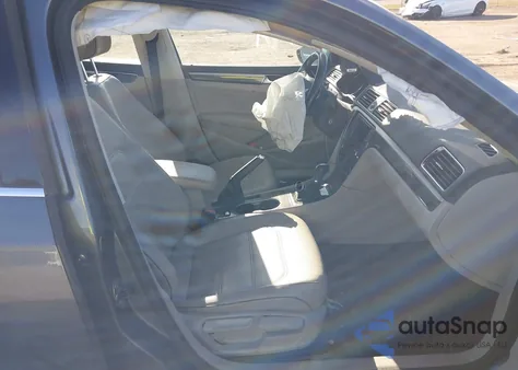 2016 Volkswagen Passat 1.8T Se z USA, uszkodzony, nr VIN 1VWBT7A37GC039675